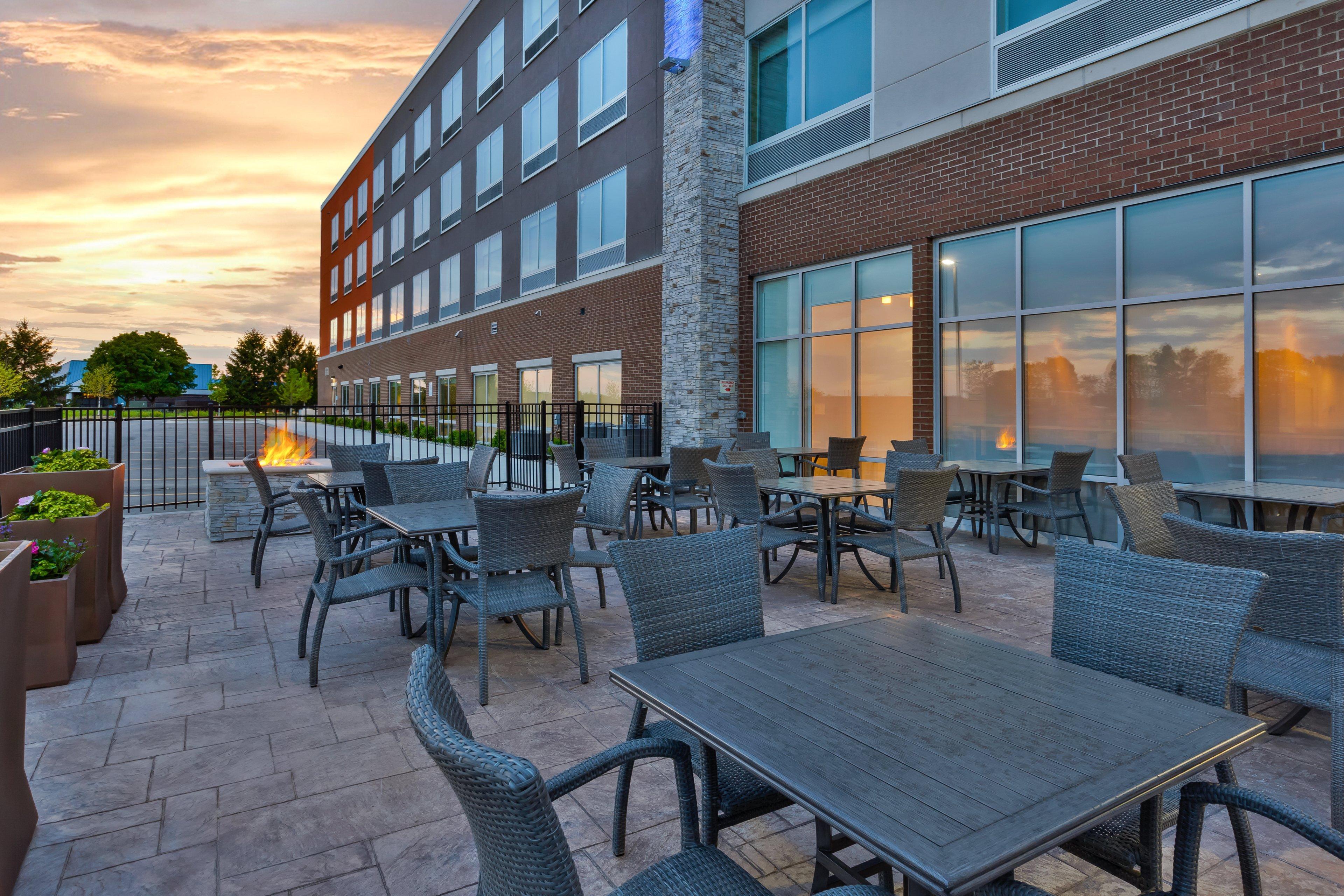 Holiday Inn Express & Suites - Grand Rapids Airport - South By Ihg Exterior foto